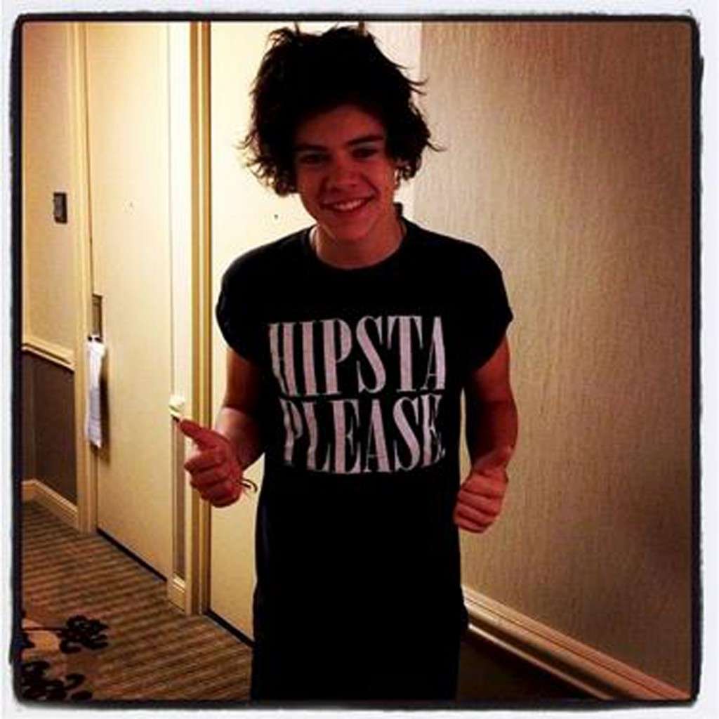 Harry Styles con la t-shirt nera