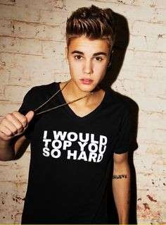 Justin Bieber con la t-shirt nera