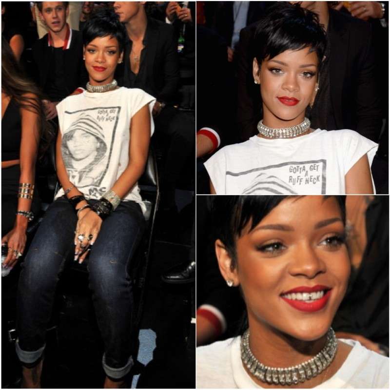 La t-shirt con scritte di Rihanna