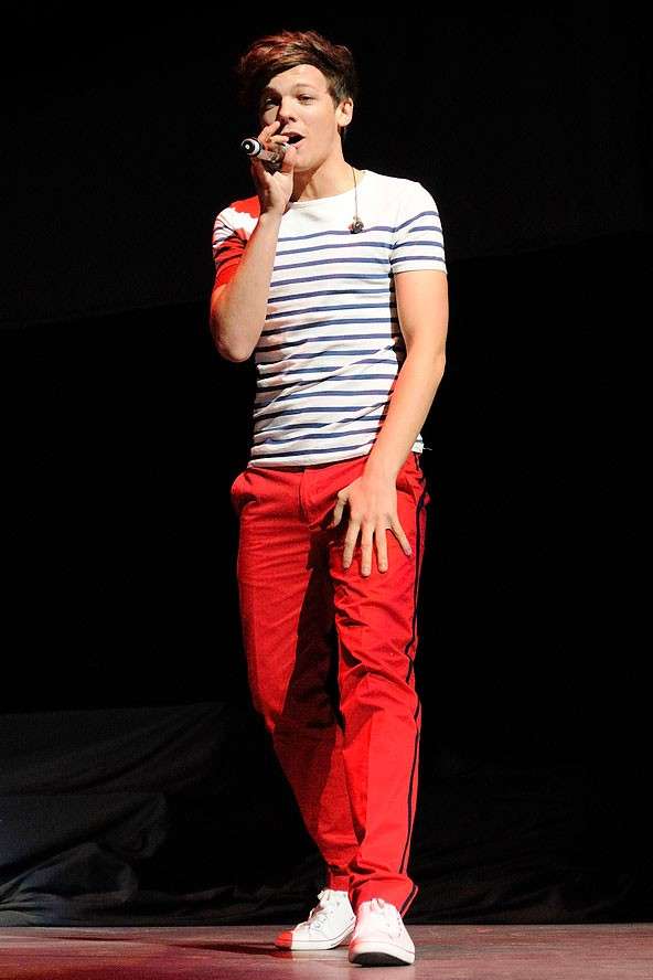 I pantaloni rossi di Louis Tomlinson