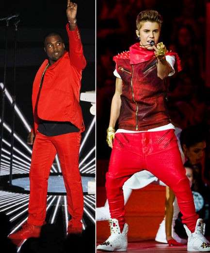 Kanye West e Justin Bieber con i pantaloni rossi
