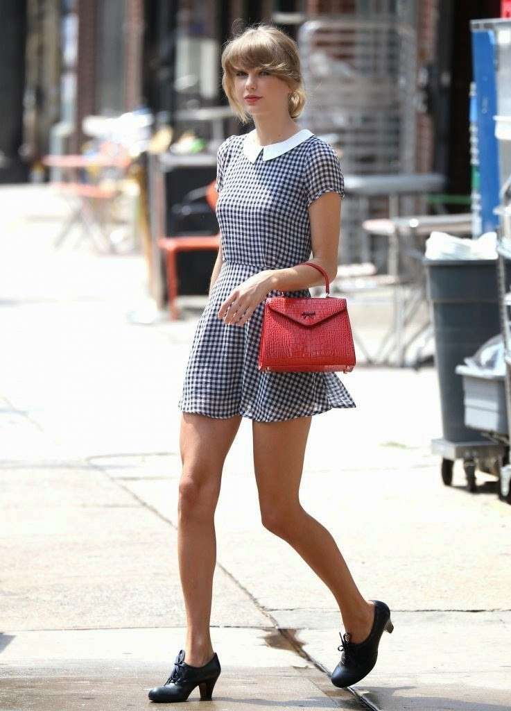Mini dress a quadretti come Taylor Swift