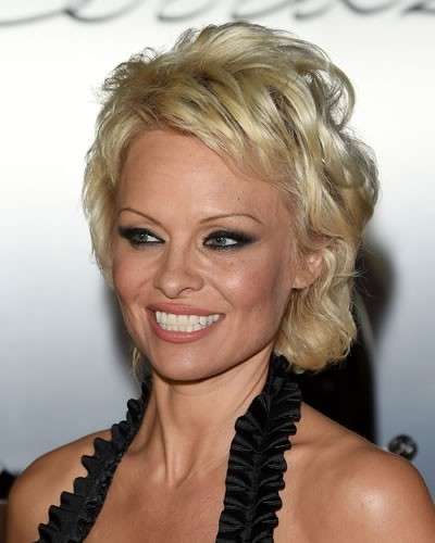 Pixie cut di Pamela Anderson