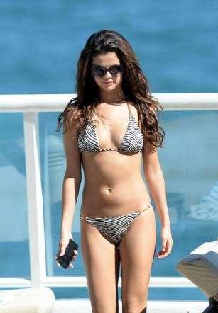 Acconciatura da spiaggia di Selena Gomez