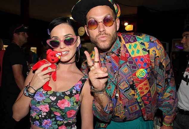 Top floreale per Katy Perry