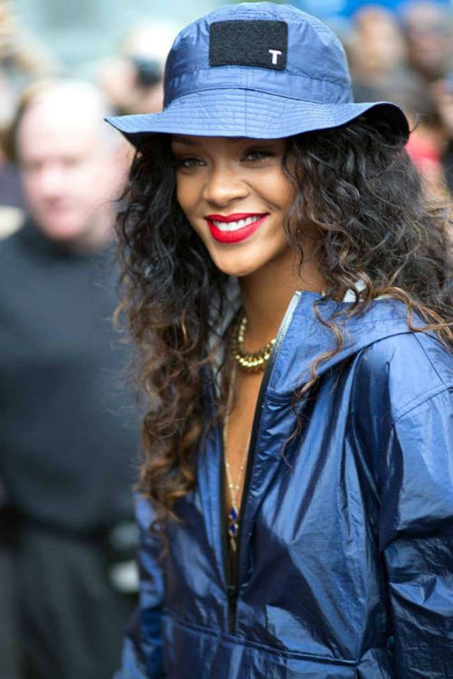 Rihanna ed il cappello estivo