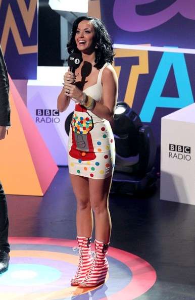 Gli stivali a righe di Katy Perry