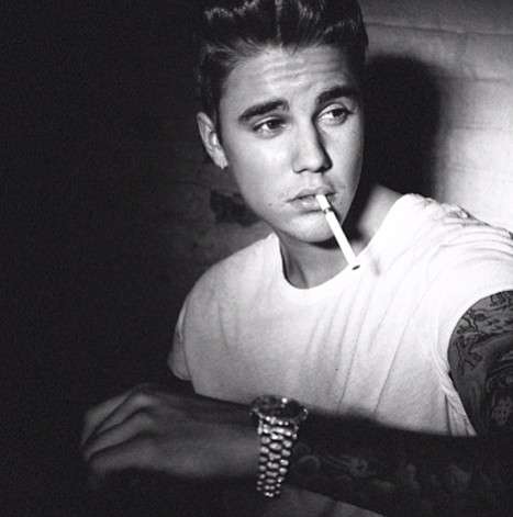Justin Bieber che fuma