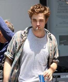 Robert Pattinson con la sigaretta