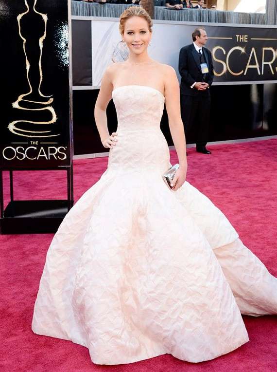 Jennifer Lawrence in abito rosa cipria