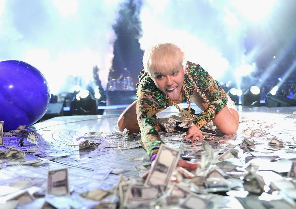 Miley Cyrus Bangerz Tour concerto foto 2014 - dollari