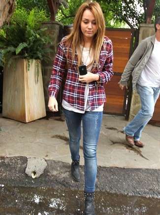 Miley Cyrus con camicia a quadri