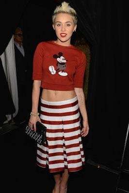 La maglietta corta con Topolino di Miley Cyrus