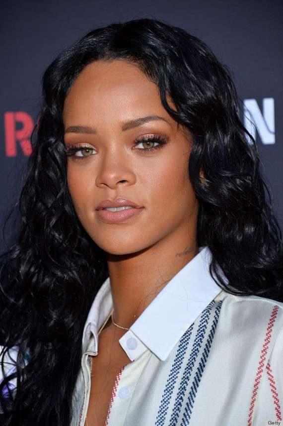 Rihanna e i capelli effetto wet