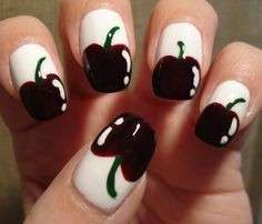 Nail art con ciliegie