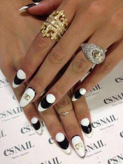 Nail art di Chanel