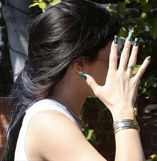 La particolare manicure di Kylie Jenner