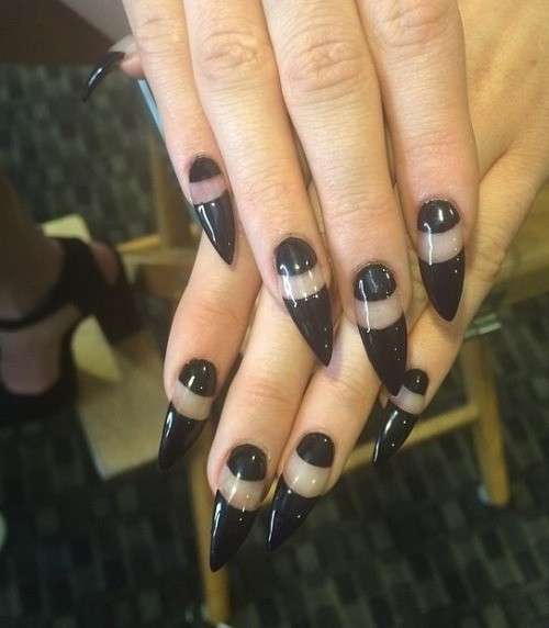 Moon manicure per Kylie Jenner