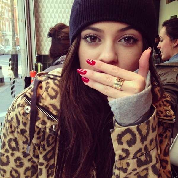 Nail art rossa per Kylie Jenner