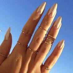 Reverse french manicure per Kylie Jenner