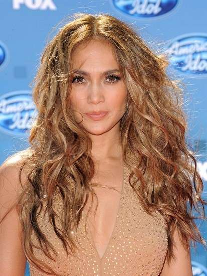 Jennifer Lopez con look spettinato