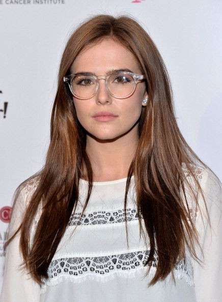 Zoey Deutch con occhiali da vista