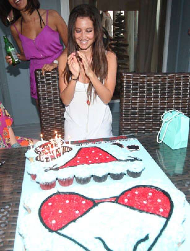 La torta di compleanno di Ashley Tisdales
