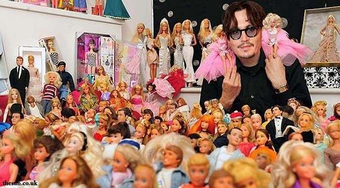 Johnny Depp colleziona Barbie