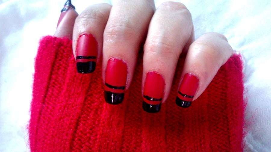 Nail art rossa e nera