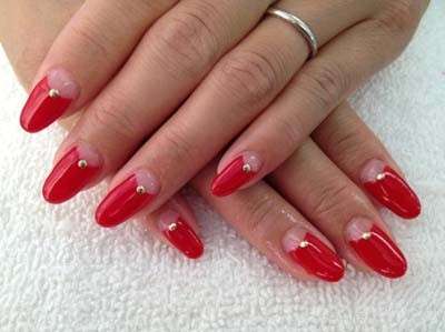 Reverse french manicure rossa