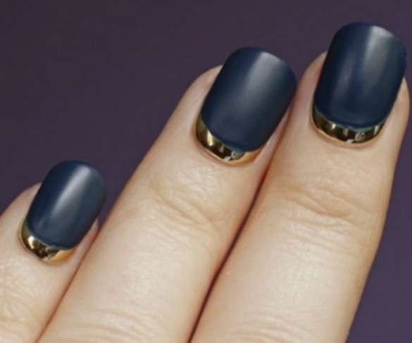 Reverse french manicure blu e oro