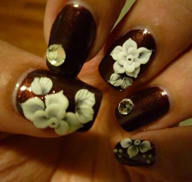 Nail art cioccolato con fiori in 3D