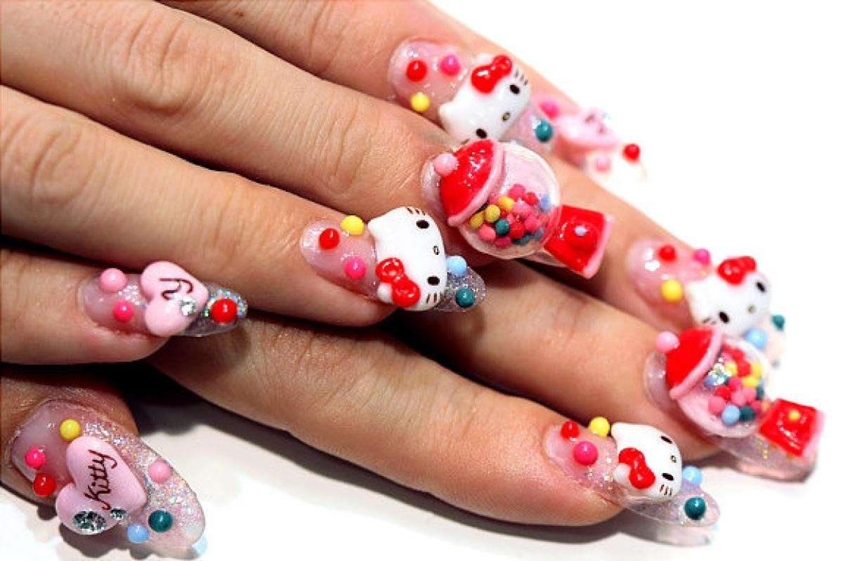 Nail art di Hello Kitty in 3D