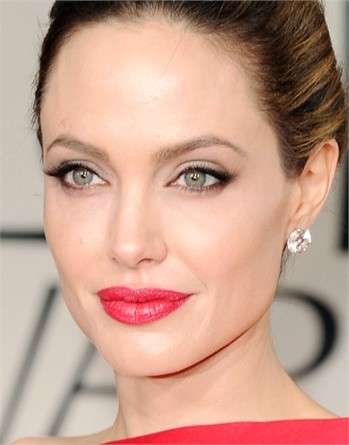 Angelina Jolie con rossetto rosa