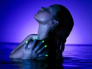 Smalto Demi Lovato in Neon lights