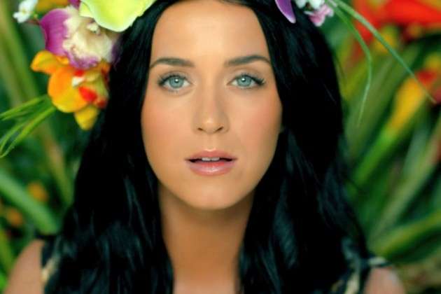 Katy Perry con corona di fiori 