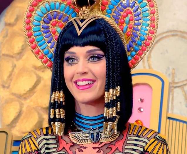 Katy Perry con look Cleopatra