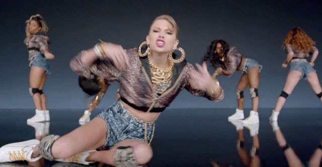 Look Taylor Swift in Shake it off