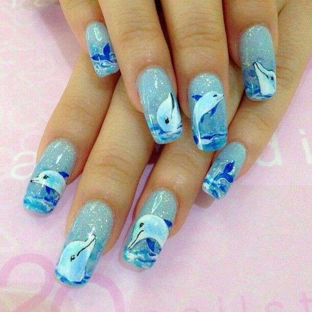 Nail art con delfini