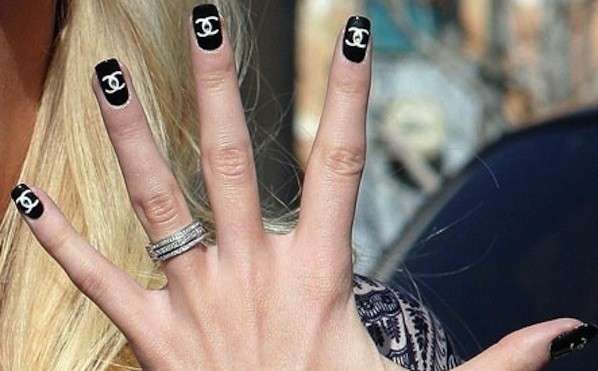 La nail art di Chanel