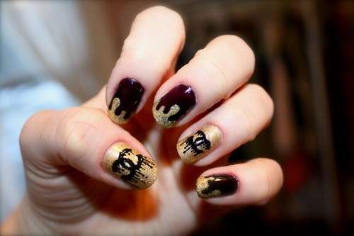 Nail art oro di Chanel