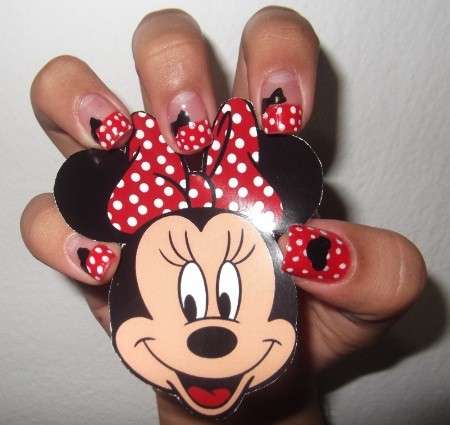 Una nail art di Minnie
