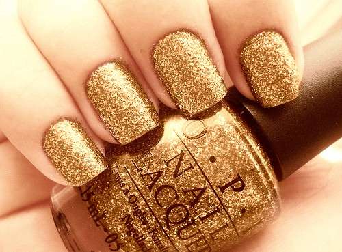 Nail art oro glitterata