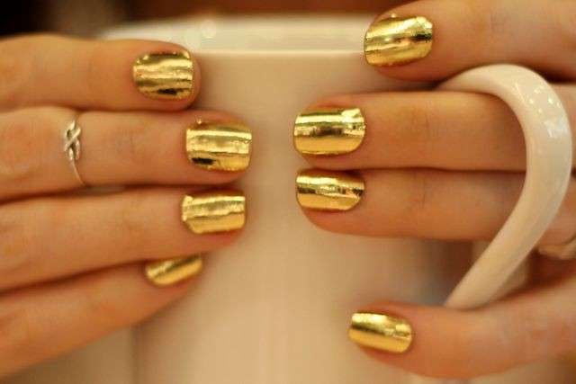 Nail art oro metallizzata