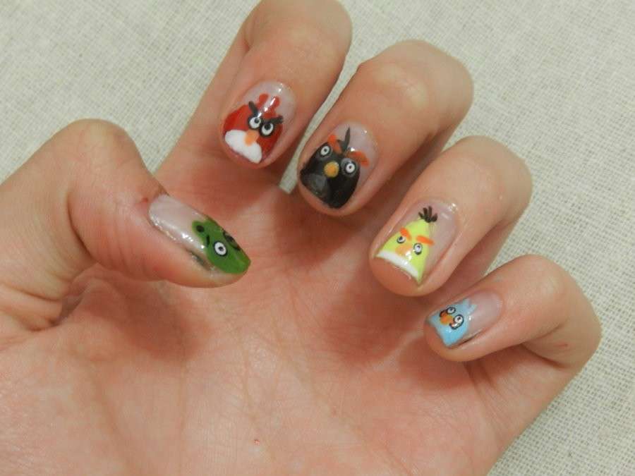 Angry Birds sulle unghie
