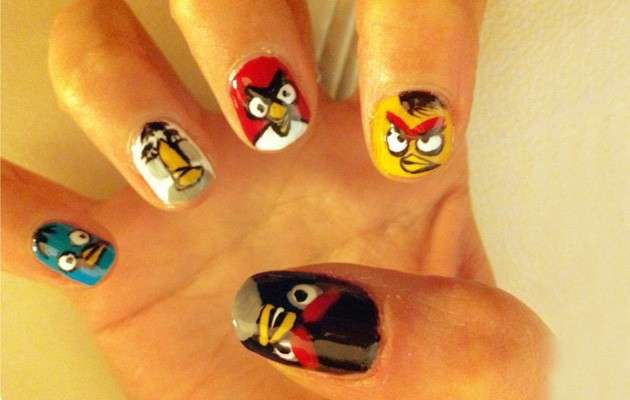 Angry Birds, nail art colorata