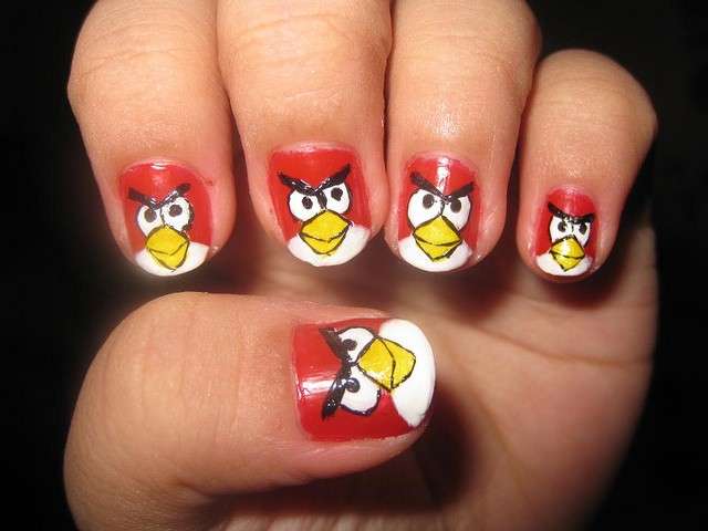La nail art rossa di Angry Birds