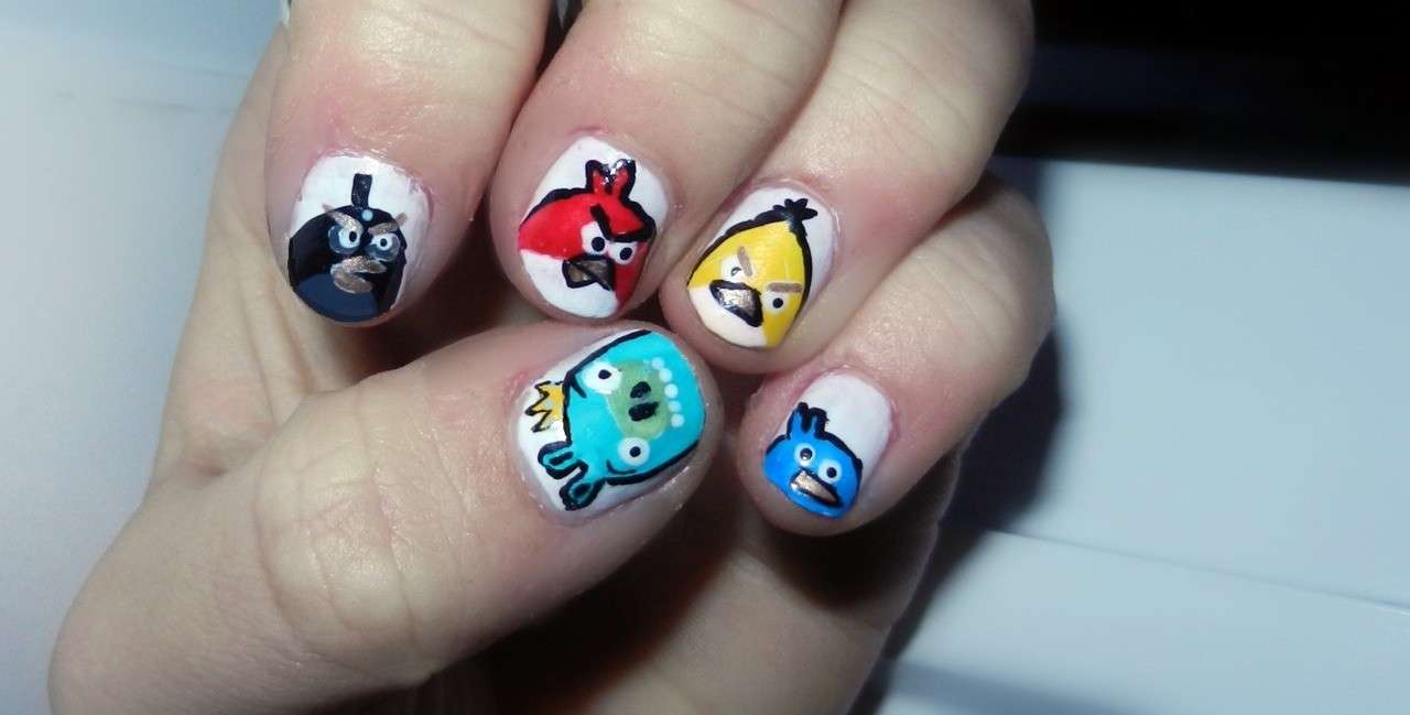 Nail art bianca di Angry Birds