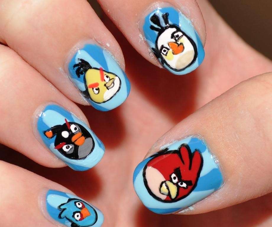 Nail art celeste di Angry Birds