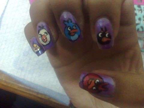 Nail art lilla di Angry Birds